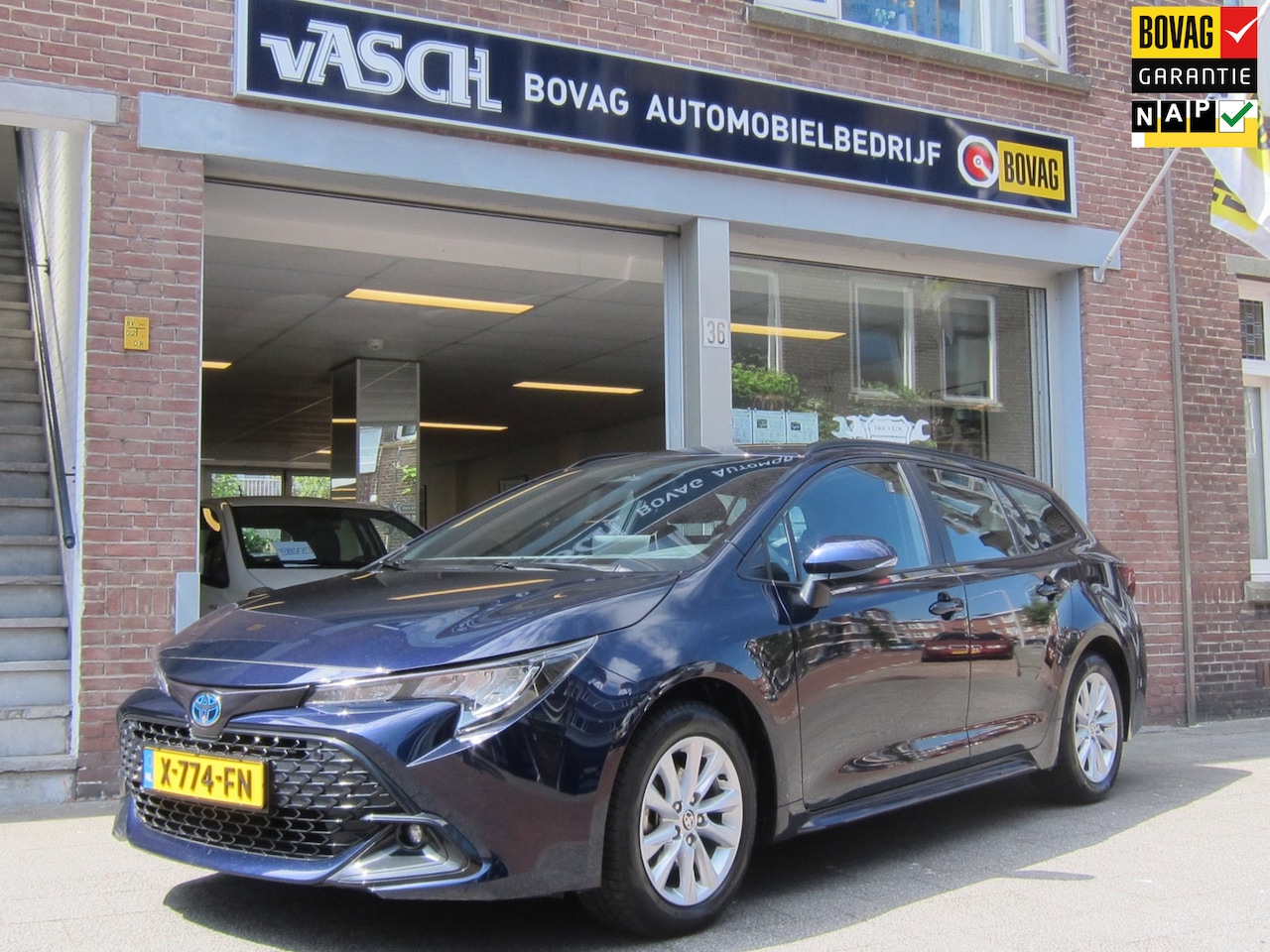 Toyota Corolla Touring Sports - Hybrid 140 Active All Season banden All in Prijs - AutoWereld.nl