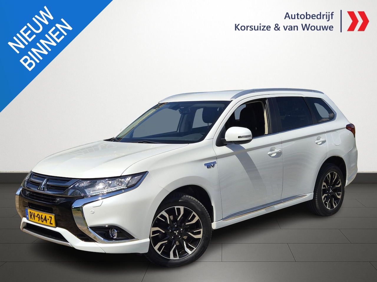 Mitsubishi Outlander - 2.0 PHEV Premium Apple Carplay & Android auto | Stuurverwarming | Blind Spot - AutoWereld.nl