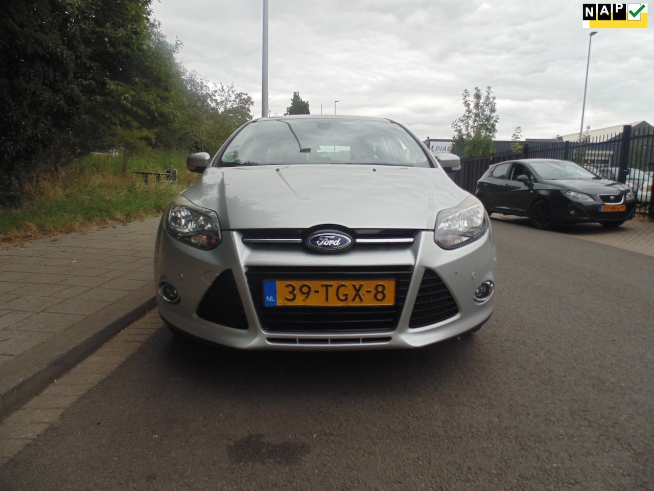 Ford Focus Wagon - 1.6 EcoBoost Lease Titanium met airco navi trekhaak top auto - AutoWereld.nl