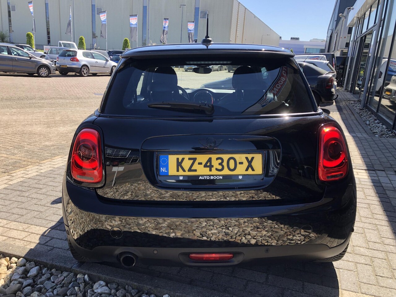 MINI 3-Deurs - 1.5 136PK BLACK-BLACK-BLACK : NAVI/LEER/LED/PDC/ CLIMA/S&S/MEDIA/BTA/SPORTZETELS/LMV/ .NL - AutoWereld.nl
