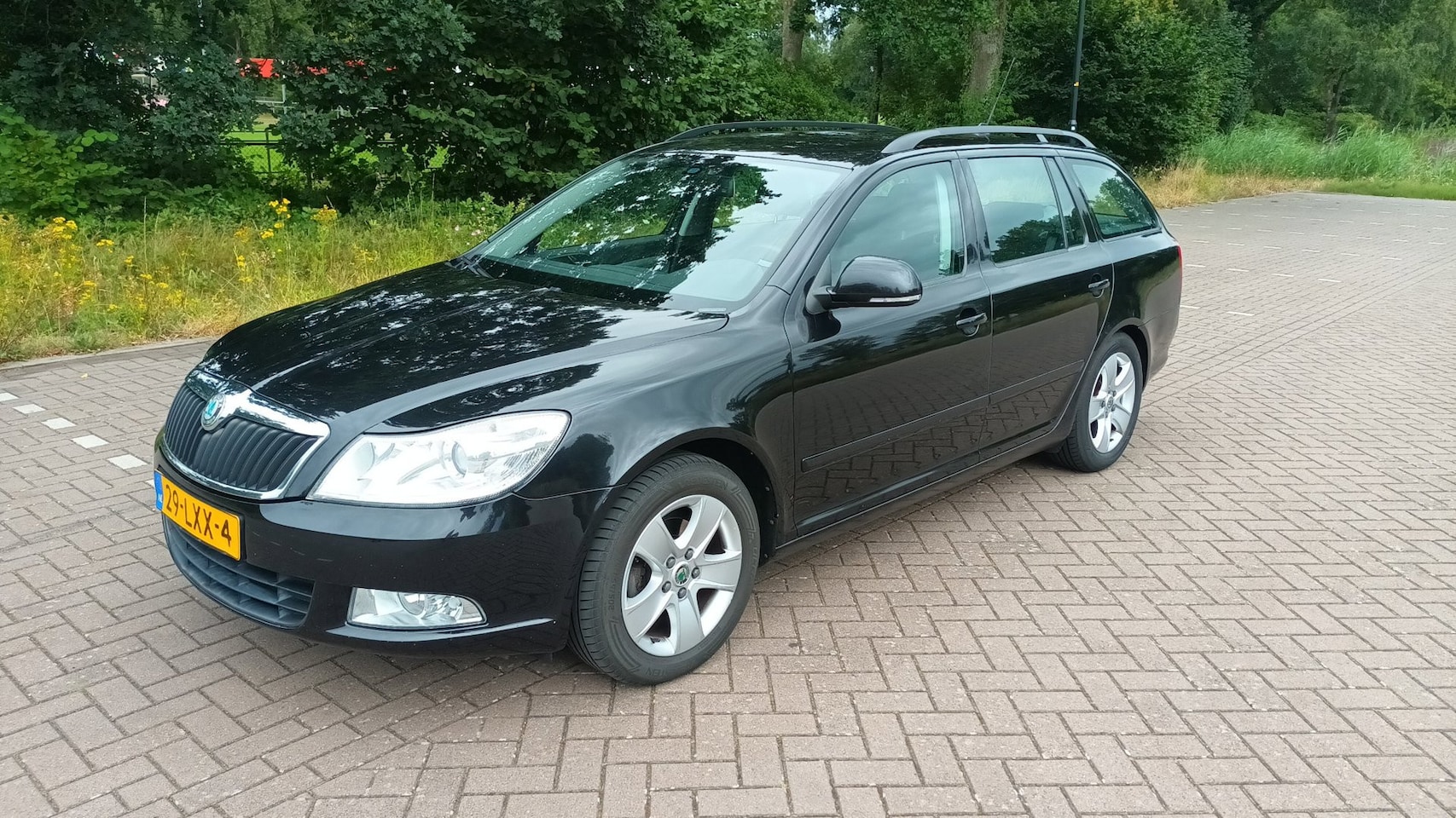 Skoda Octavia Combi - 1.6 TDI Clima, Navi, Pdc - AutoWereld.nl