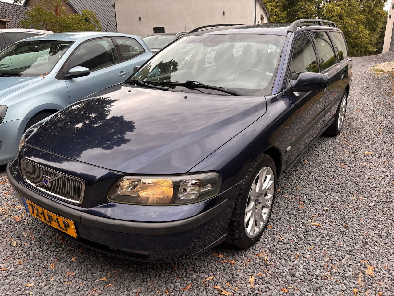 Volvo V70 - 2.5 T Comfort Line AUTOMAAT - AutoWereld.nl