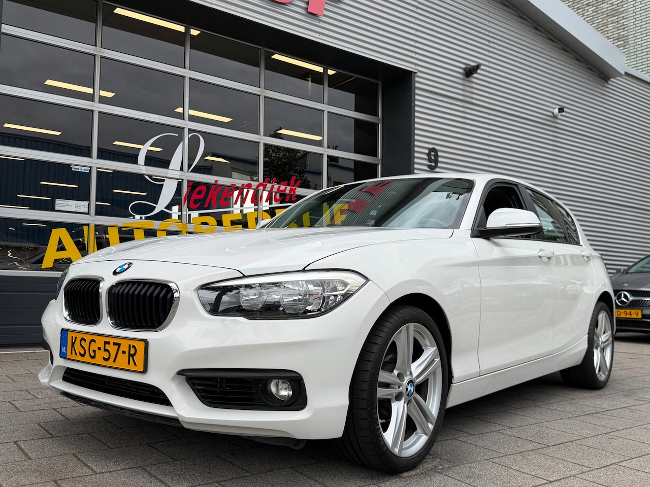 BMW 1-serie - 118i 5Drs - 47.000 KM I Airco I LED I PDC I Sport velgen I Stoel verwarming I Dealer onder - AutoWereld.nl