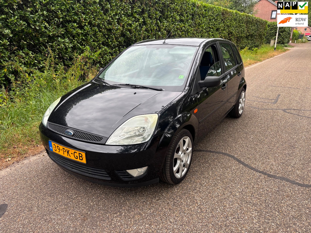 Ford Fiesta - 1.3 Futura apk tot augustus 2027 - AutoWereld.nl