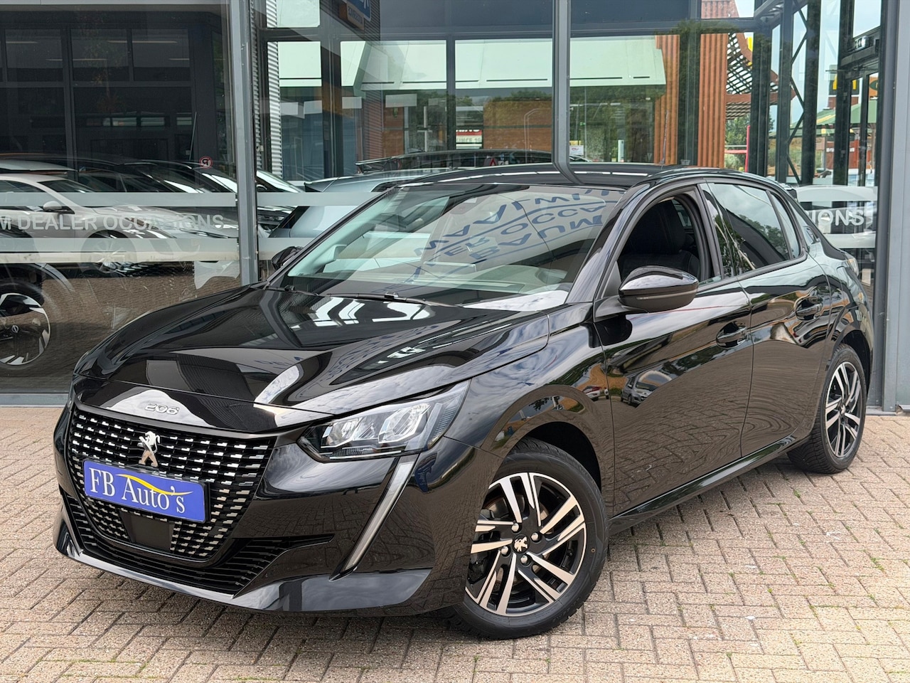 Peugeot 208 - 1.2 PureTech Roadtrip Airco Navi Automaat Camera - AutoWereld.nl