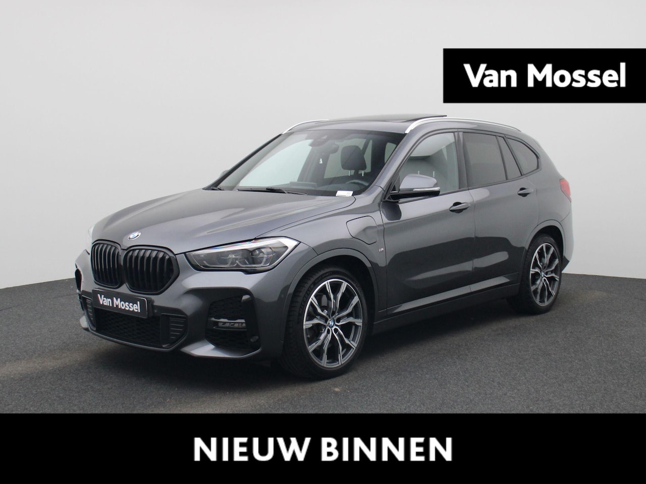 BMW X1 - xDrive25e Executive | M-SPORT | Panoramadak | Harman Kardon | Sfeerverlichting | Apple Car - AutoWereld.nl