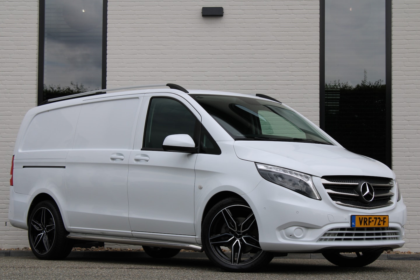 Mercedes-Benz Vito - 119 CDI / Automaat / Lang / Led-Xenon / 3-pers / PDC / Cruise / Nette Staat - AutoWereld.nl
