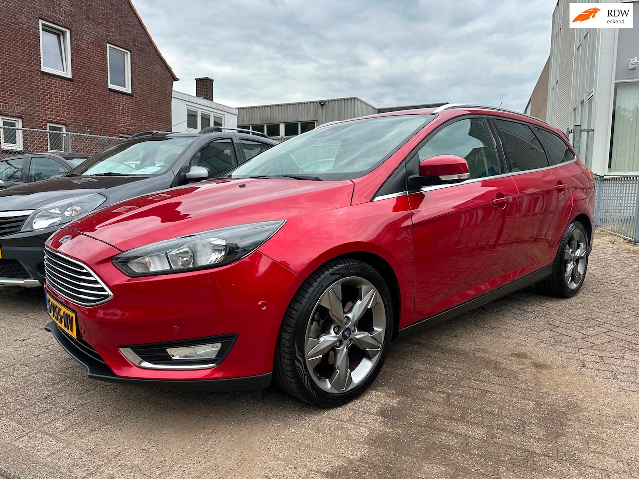 Ford Focus Wagon - 1.5 Titanium * BOMVOL * - AutoWereld.nl