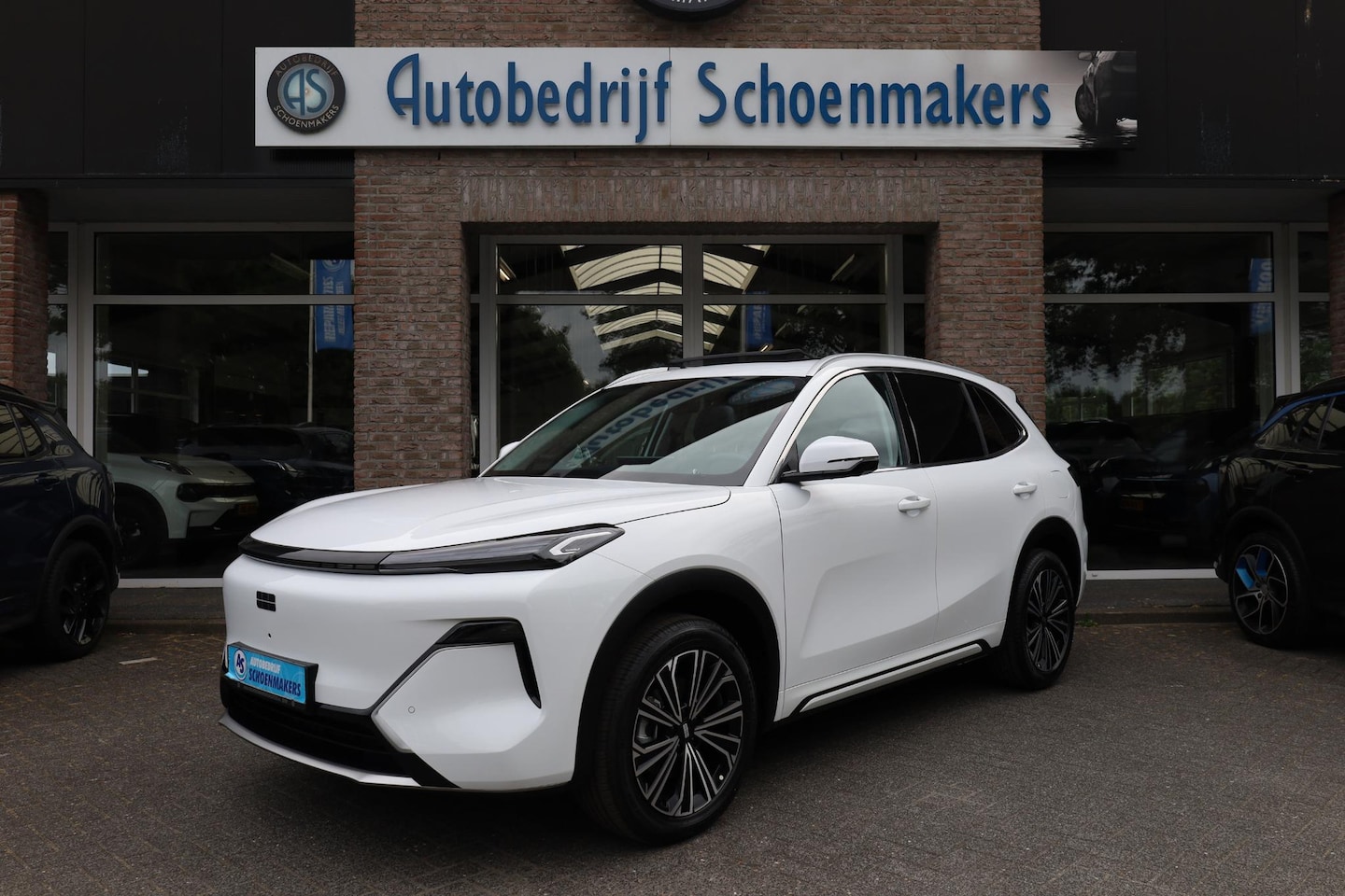 Geely Starray EM-i - 1.5 Max+ PHEV 136 KM ELEKTRISCH! PANO MEMORY MASSAGE 4XSTOEL/STUURVERW STOELVERK. HUD CARP - AutoWereld.nl