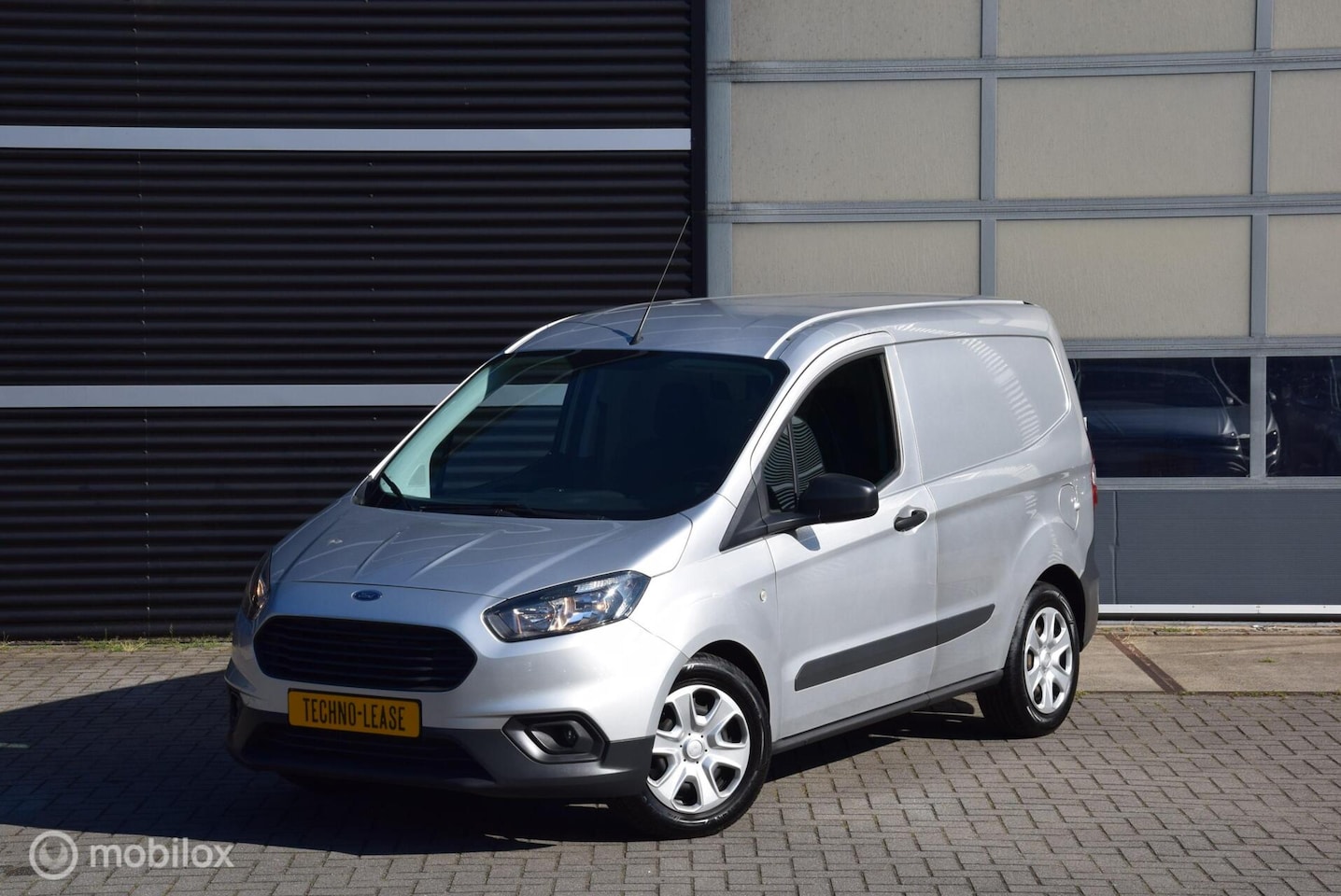 Ford Transit Courier - 1.0 Ambiente Start&Stop Parkeersensoren Verw. stoelen - AutoWereld.nl