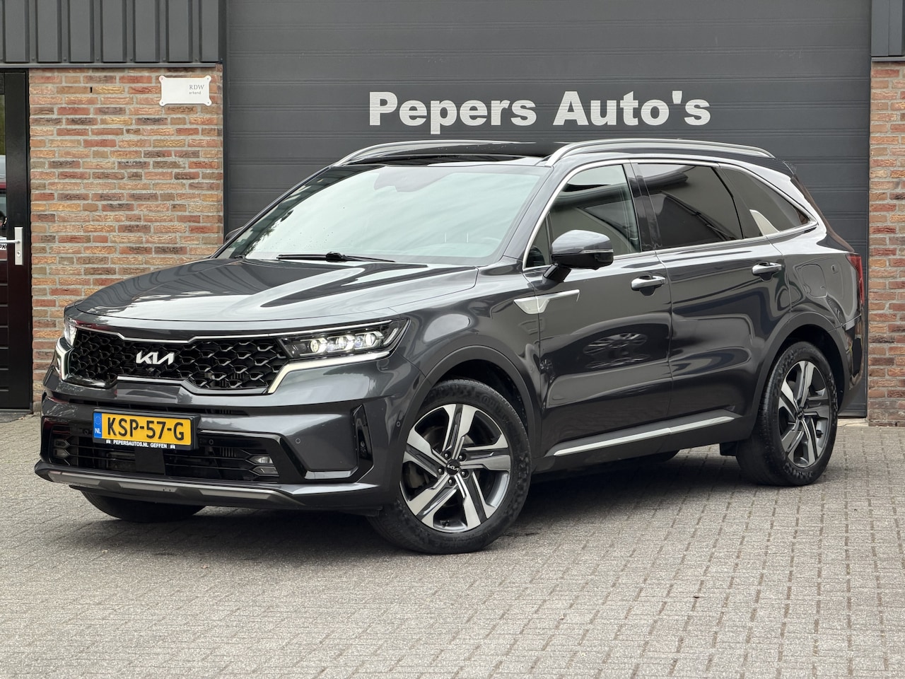 Kia Sorento - 1.6 T-GDI Plug-in Hybrid 4WD ExecutiveLine 5p. Pano Leder Memory Stoelkoeling Head up Trek - AutoWereld.nl