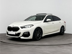 BMW 2-serie Gran Coupé - 220i M Sport Automaat / Panoramadak / Sportstoelen / Comfort Access / Achteruitrijcamera /