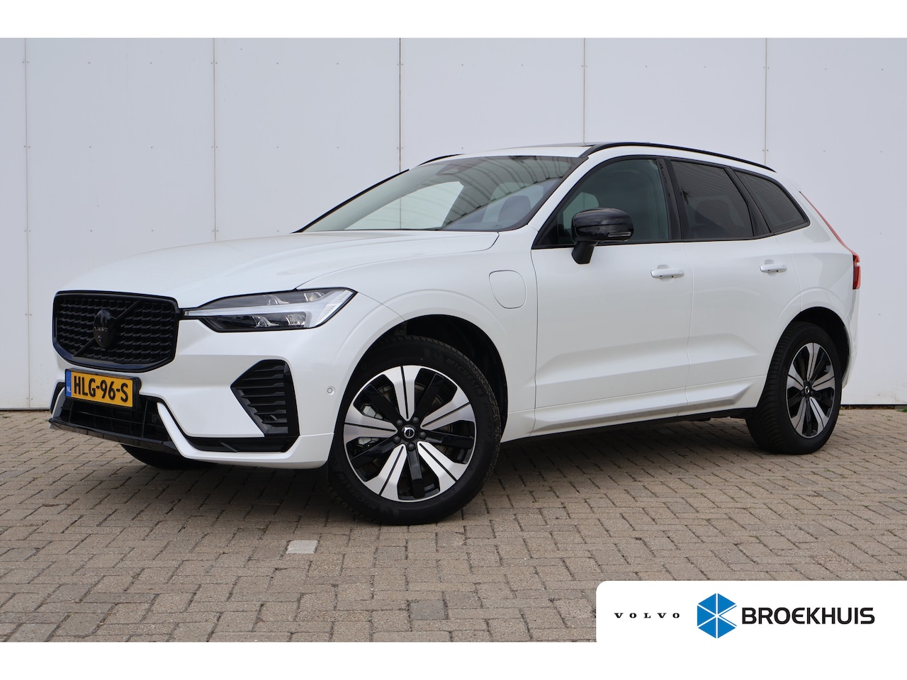 Volvo XC60 - 2.0 T6 Plug-in hybrid AWD Plus Dark | BLIS | Trekhaak | Leder | 360cam | - AutoWereld.nl
