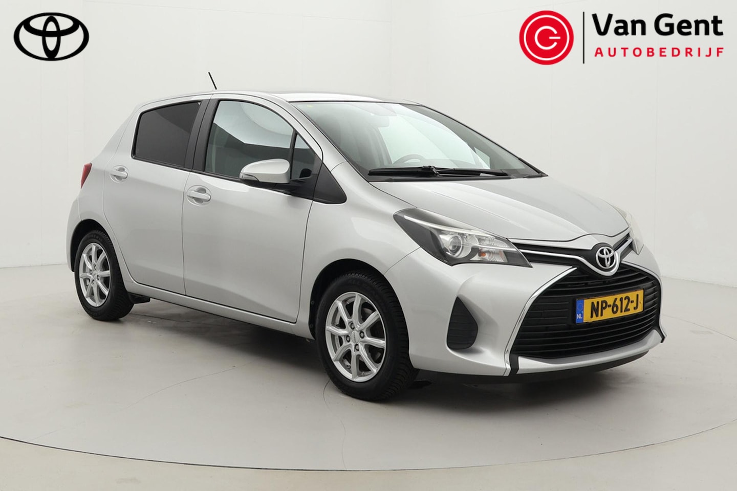 Toyota Yaris - 1.3 VVT-i Aspiration | Trekhaak | Navigatie | Airco | Camera | Bluetooth | Privacy glas | - AutoWereld.nl