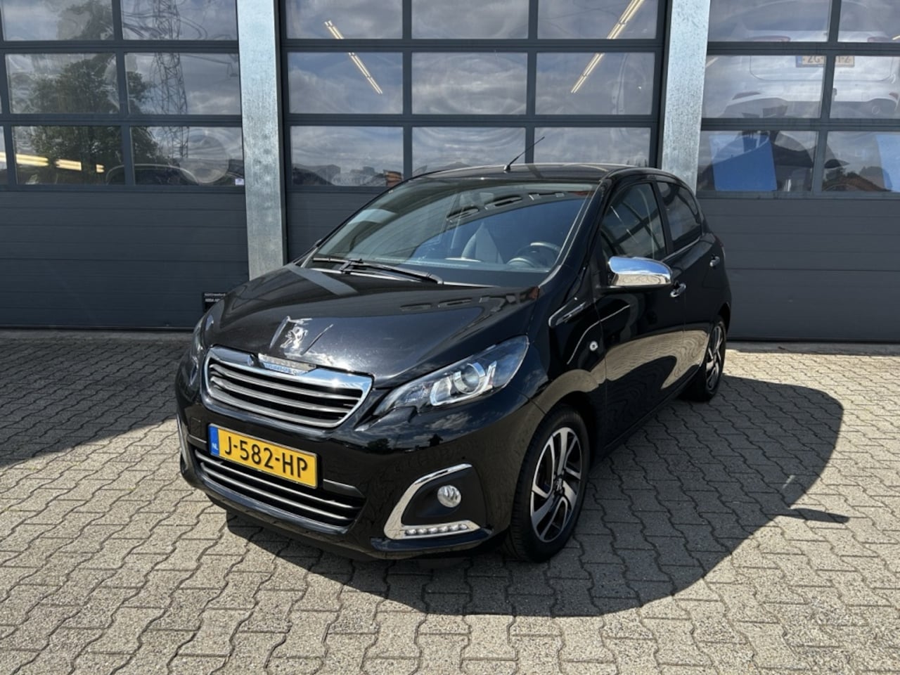 Peugeot 108 - 1.0 e-VTi 72pk 5D Allure - AutoWereld.nl