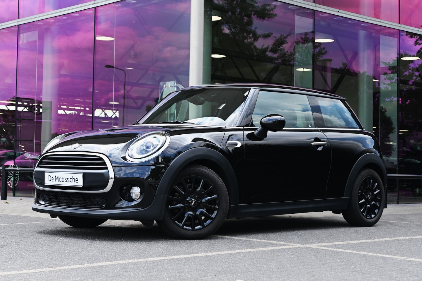 MINI One - Hatchback / Comfort Access / LED / Achteruitrijcamera / 16" LM Victory Spoke zwart - AutoWereld.nl