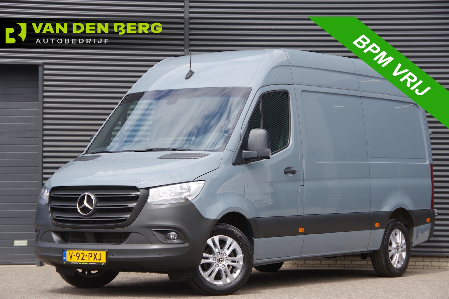 Mercedes-Benz Sprinter - 317 1.9 CDI L2H2 AUT. STOELVERWARMING, STANDKACHEL, CAMERA, CRUISE, CLIMA, PARKEERSENSOREN - AutoWereld.nl