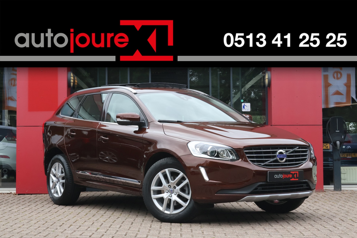 Volvo XC60 - 2.4 D5 AWD Polar+ | Panoramadak | Leder | Camera | Trekhaak | - AutoWereld.nl