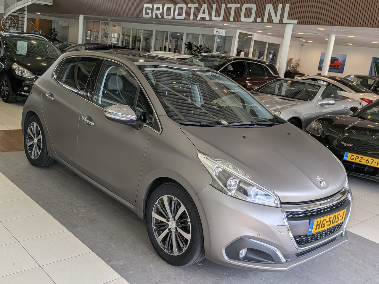 Peugeot 208 - 1.2 PureTech Blue Lease Premium Panoramadak, Airco, Cruise Control, Trekhaak, Stuurbekrach - AutoWereld.nl