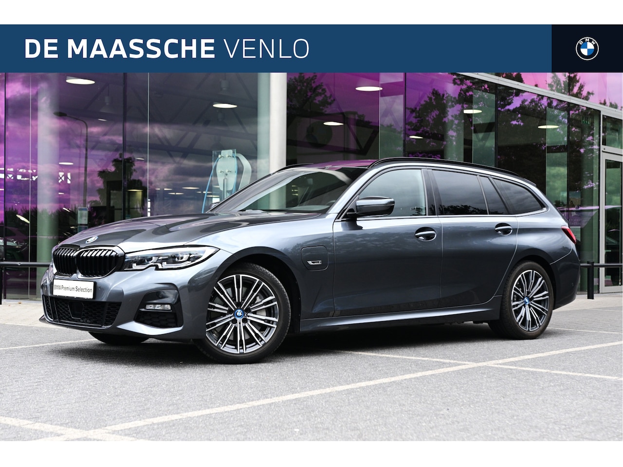BMW 3-serie Touring - 330e M Sport Automaat / Sportstoelen / Achteruitrijcamera / Active Cruise Control / Comfor - AutoWereld.nl