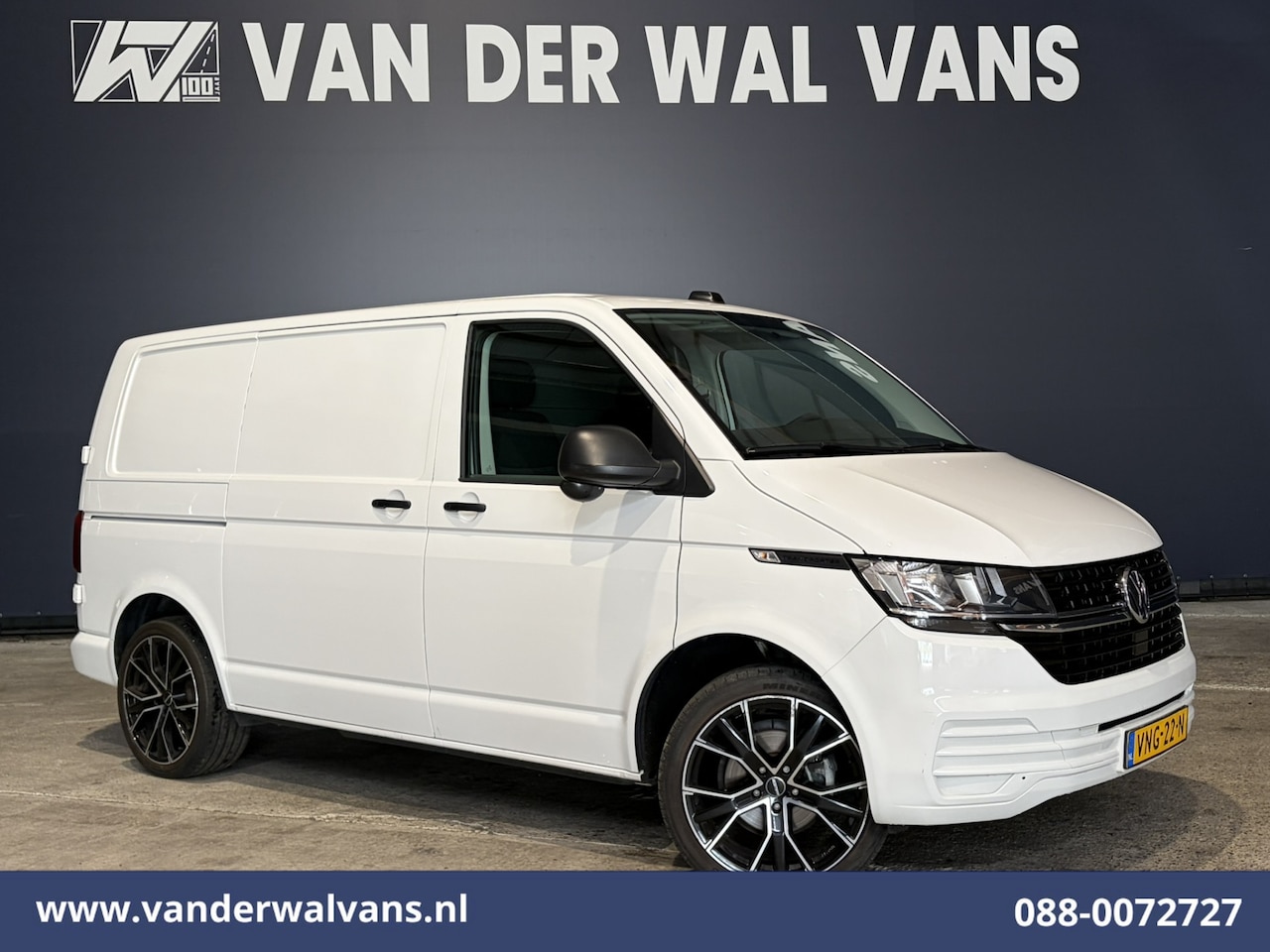 Volkswagen Transporter - 2.0 TDI L1H1 Euro6 Airco | Apple Carplay | Cruisecontrol | LM-velgen | Trekhaak | Parkeers - AutoWereld.nl