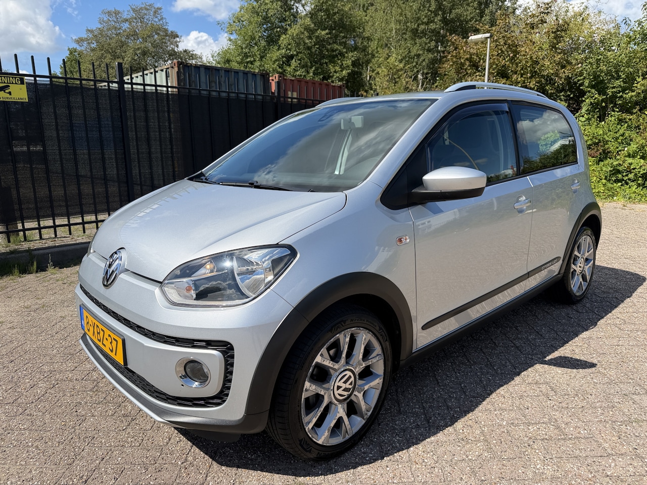 Volkswagen Up! - 1.0 cross up! BlueMotion 1.0 cross up! BlueMotion - AutoWereld.nl