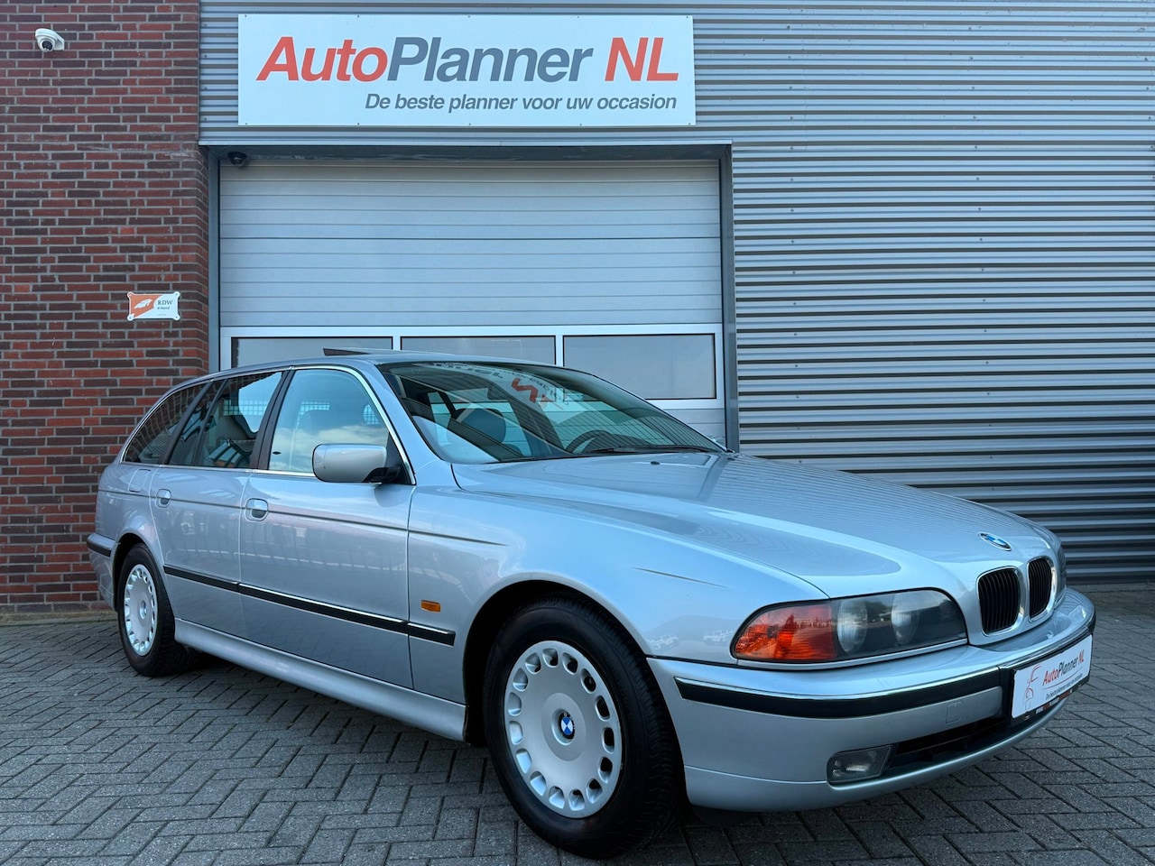 BMW 5-serie Touring - 523i! Clima! Leder! Schuifdak! Youngtimer! - AutoWereld.nl