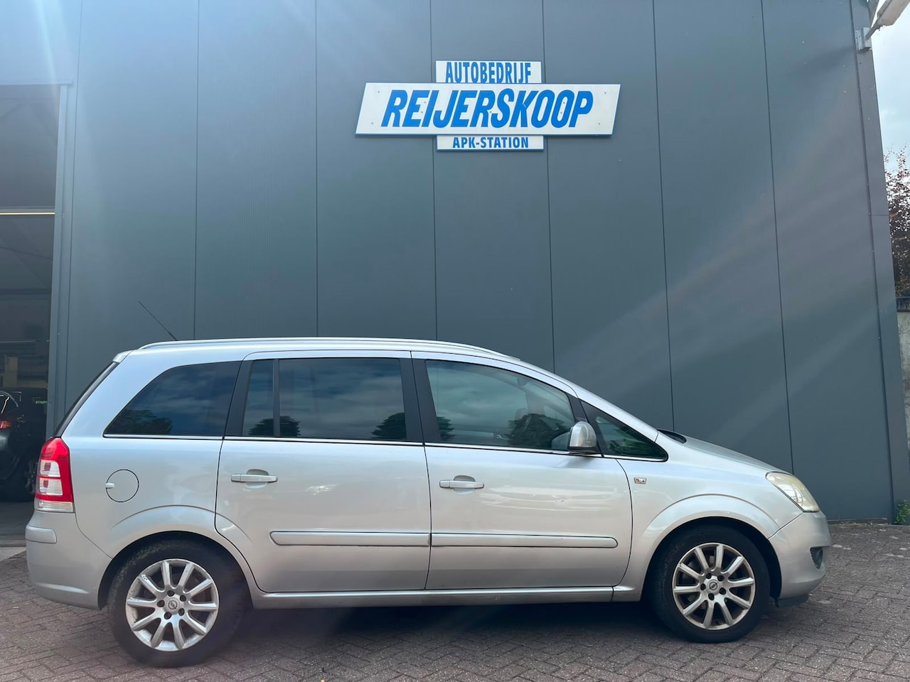 Opel Zafira - 1.6 Cosmo Let op: lekt motorolie bij koelvloeistof