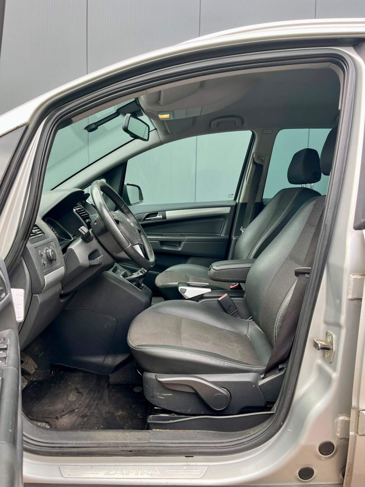 Opel Zafira - 1.6 Cosmo Let op: lekt motorolie bij koelvloeistof