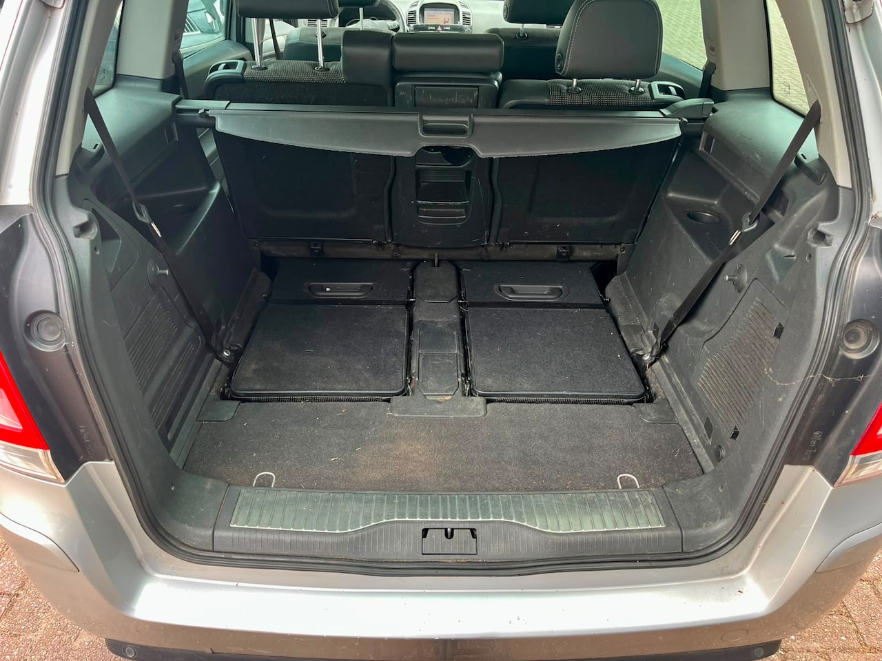 Opel Zafira - 1.6 Cosmo Let op: lekt motorolie bij koelvloeistof