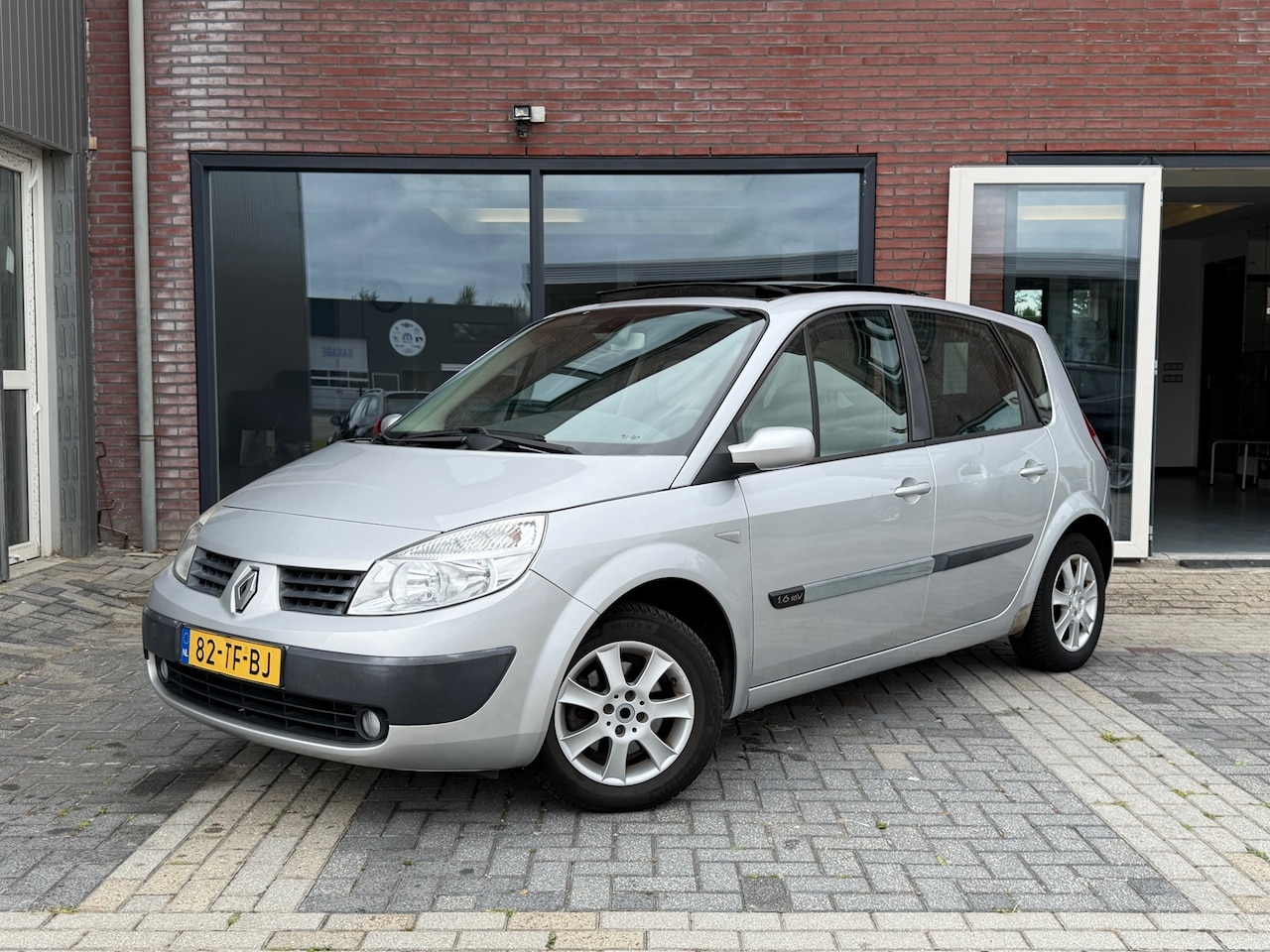 Renault Scénic - 1.6-16V | 08-2027 APK | Pano | Trekhaak | Cruise | Clima | - AutoWereld.nl