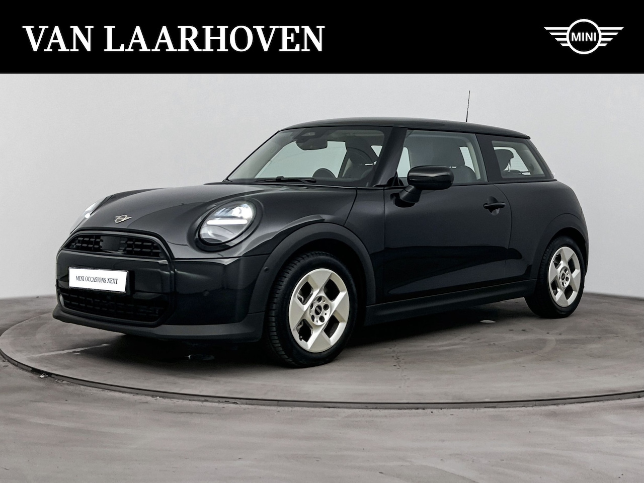 MINI 3-Deurs - Hatchback Cooper C Essential Automaat / LED / Parking Assistant / Driving Assistant - AutoWereld.nl