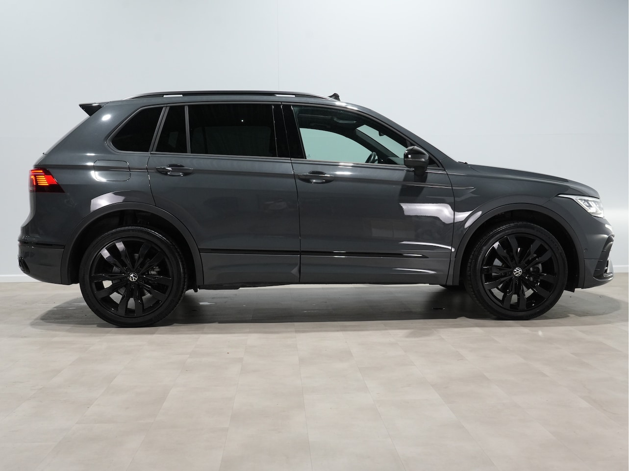 Volkswagen Tiguan - 1.4 TSI eHybrid R-Line Business+ 114 - AutoWereld.nl