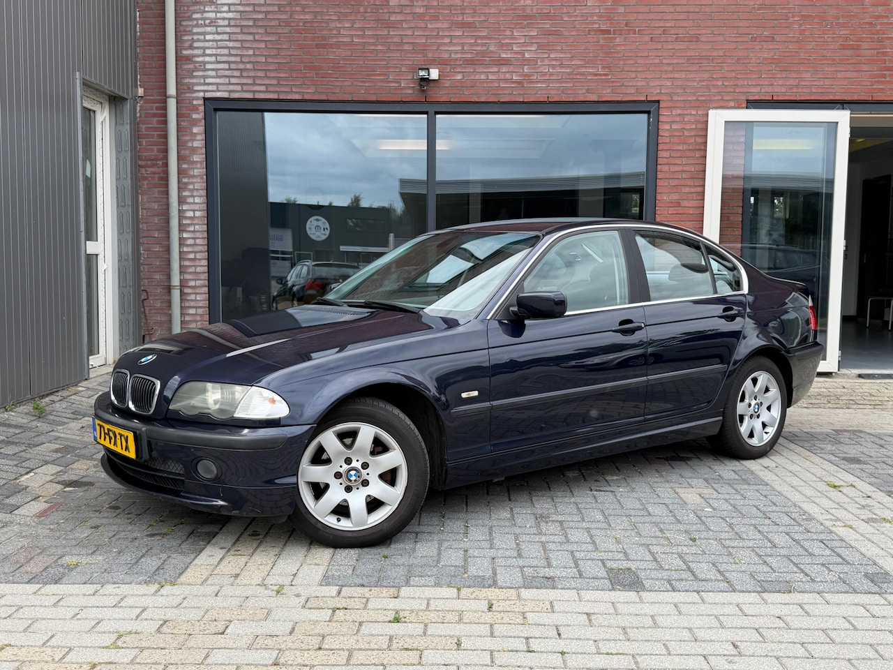 BMW 3-serie - 318i Executive | Roest Vrij | Cruise | Airco | PDC | - AutoWereld.nl