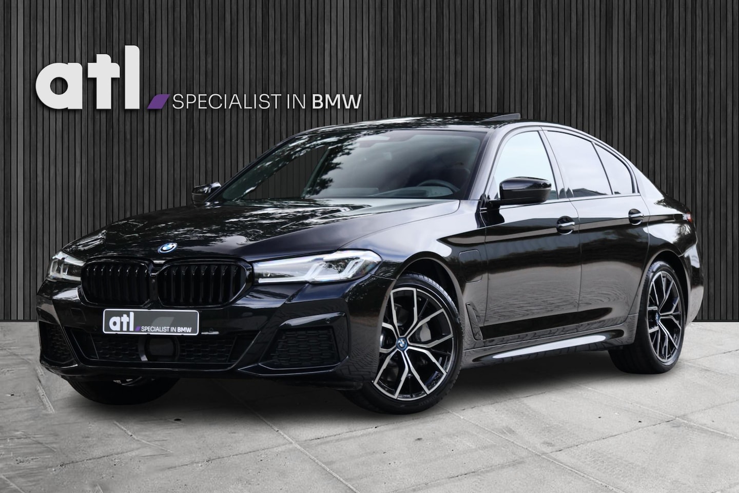 BMW 5-serie - 530e xDrive High Executive M-Sport | Pano | HUD | H&K | 360 | Drive Ass Pro | Memory | Key - AutoWereld.nl