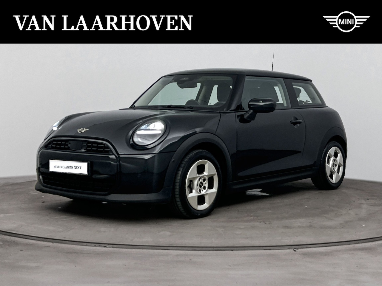 MINI 3-Deurs - Hatchback Cooper C Essential Automaat / LED / Parking Assistant / Driving Assistant - AutoWereld.nl