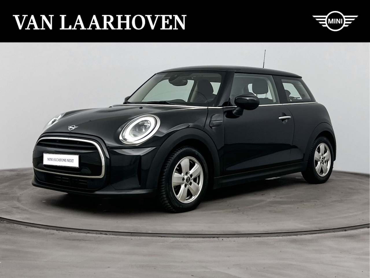 MINI Cooper - Hatchback Essential Automaat / Cruise Control / Multifunctioneel stuurwiel / PDC / LED - AutoWereld.nl