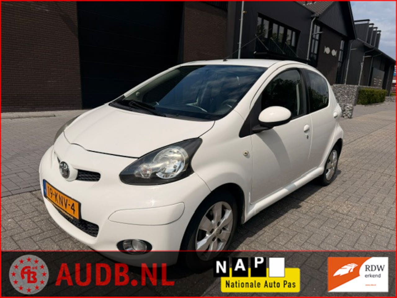 Toyota Aygo - 1.0-12V Xcite White| 5 DEURS| SPORT VLG.|AIRCO KOUD| - AutoWereld.nl
