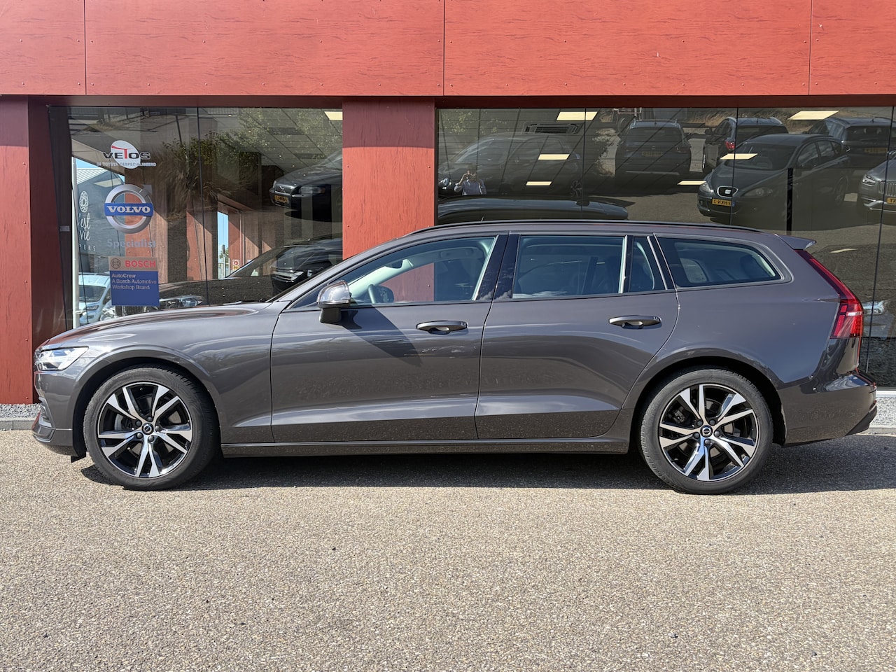 Volvo V60 - 2.0 B3 Essential Edition 2.0 B3 Essential Edition - AutoWereld.nl