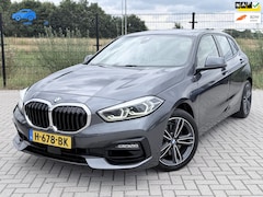 BMW 1-serie - 118i Executive Edition | Carplay | PDC | Navi | Sportstuur