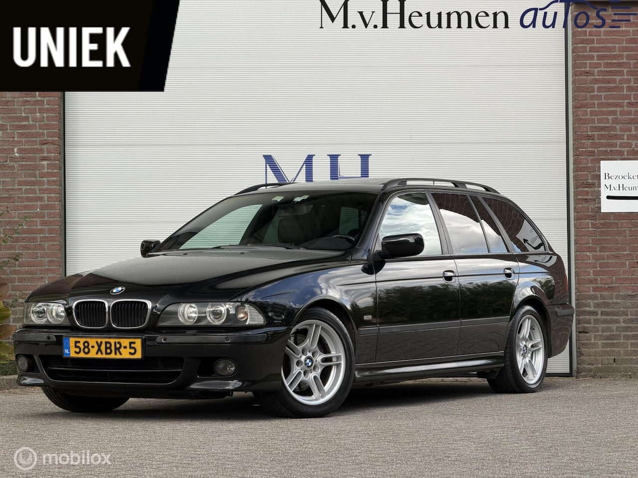 BMW 5-serie Touring - 530i M Tech Bomvol Pano Memory Zwarte hemel Trekhaak - AutoWereld.nl