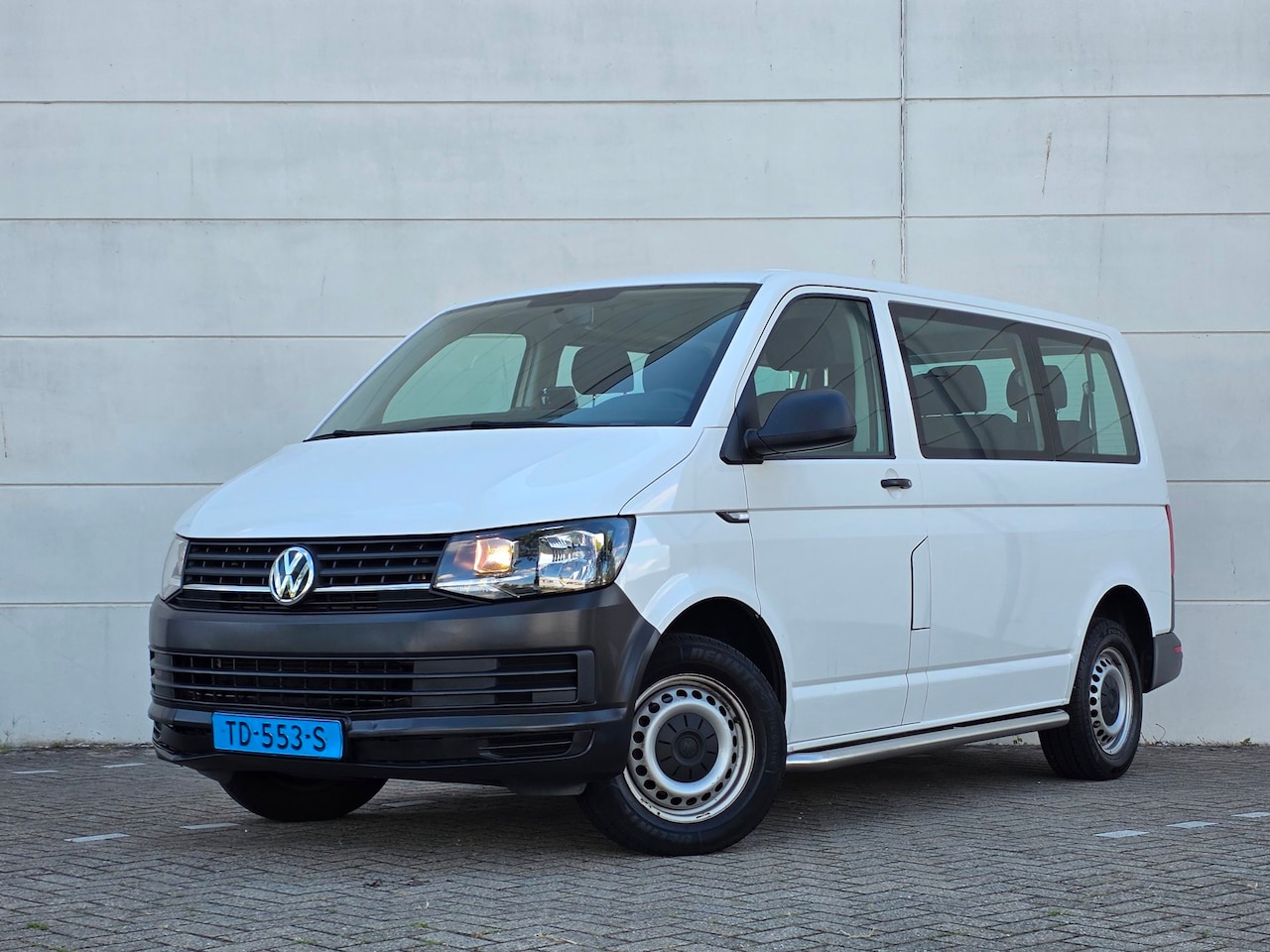 Volkswagen Transporter Kombi - 2.0 TSi 150pk 9-Pers. L2 CNG |EX BTW| 3+3+3 indeling| Airco|NWE APK - AutoWereld.nl