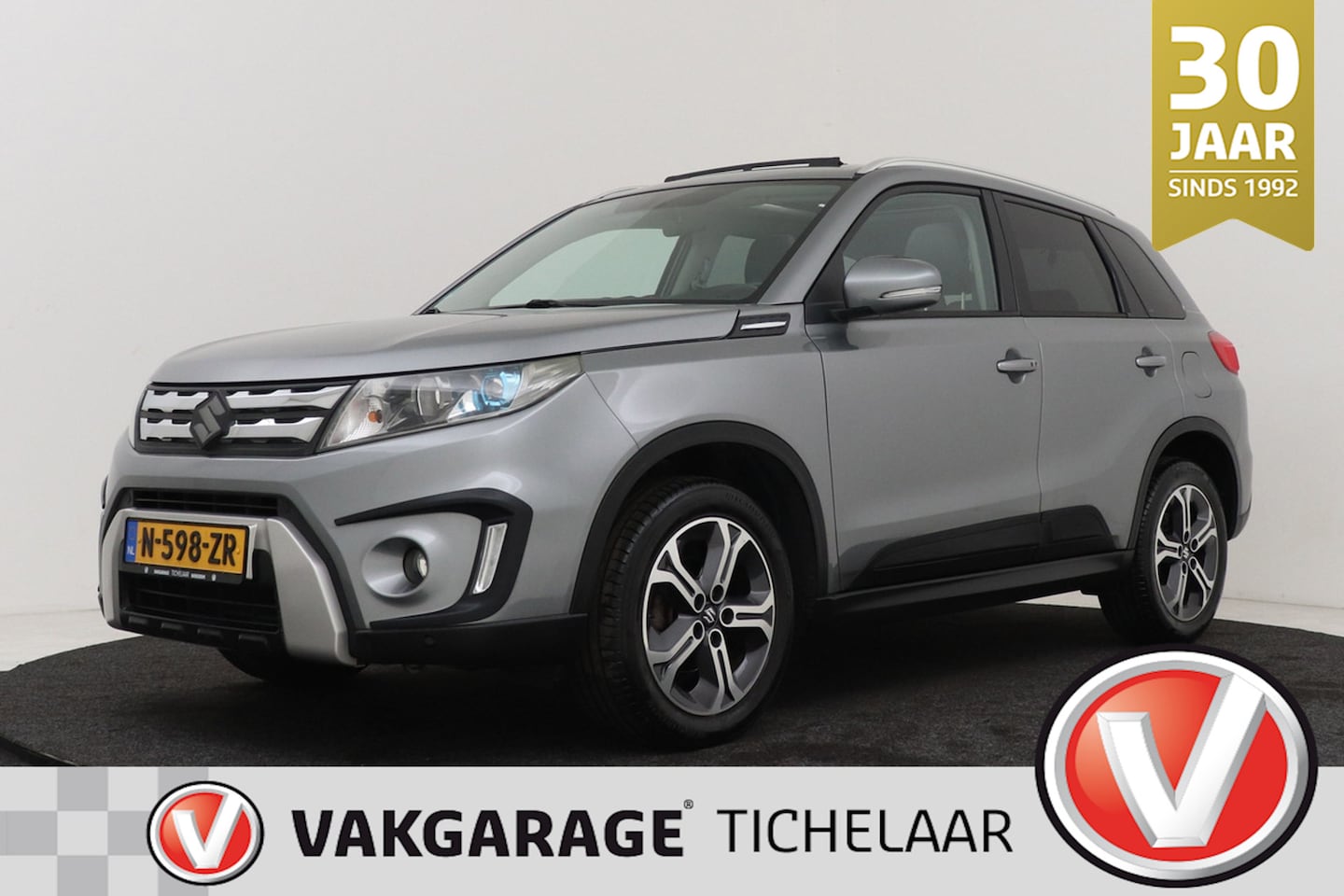 Suzuki Vitara - 1.6 High Executive | Trekhaak | Panoramadak | Camera | CarPlay | Stoelverwarming | Adap. C - AutoWereld.nl