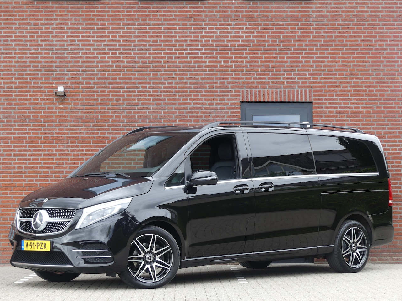 Mercedes-Benz V-klasse - 250d AMG Extra Lang LED/Leer/Camera/Trekhaak - AutoWereld.nl