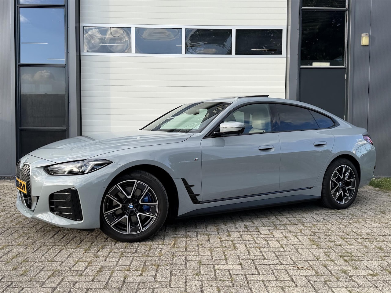 BMW i4 - (g26) 35 M Sport High Exe schuifd Head - AutoWereld.nl