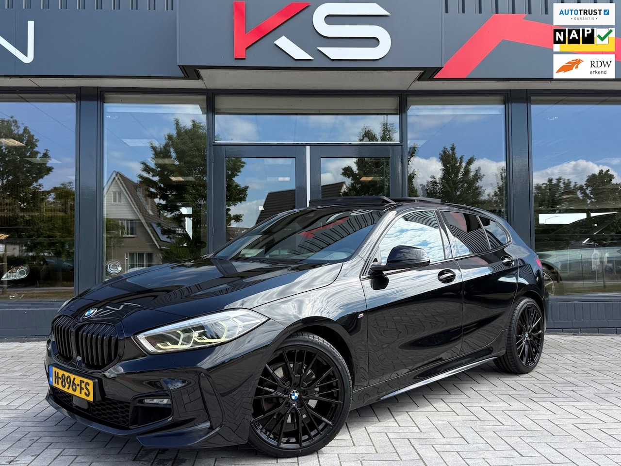BMW 1-serie - 118i Executive M sport Pano M Seats Camera - AutoWereld.nl