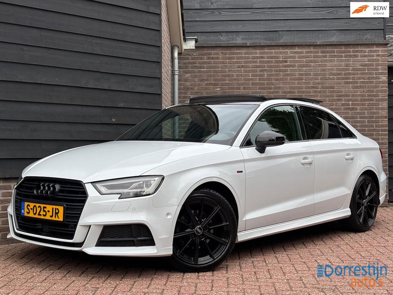 Audi A3 Limousine - 35 TFSI CoD Advance Sport | S-Line | Automaat | Pano | Camera | Led - AutoWereld.nl