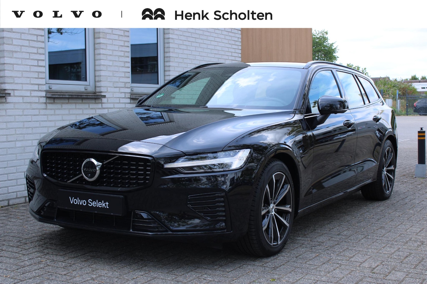 Volvo V60 - 2.0 T8 Plug-in hybrid AWD Plus Dark | Apple carplay / Android auto | Elektrisch inklapbare - AutoWereld.nl