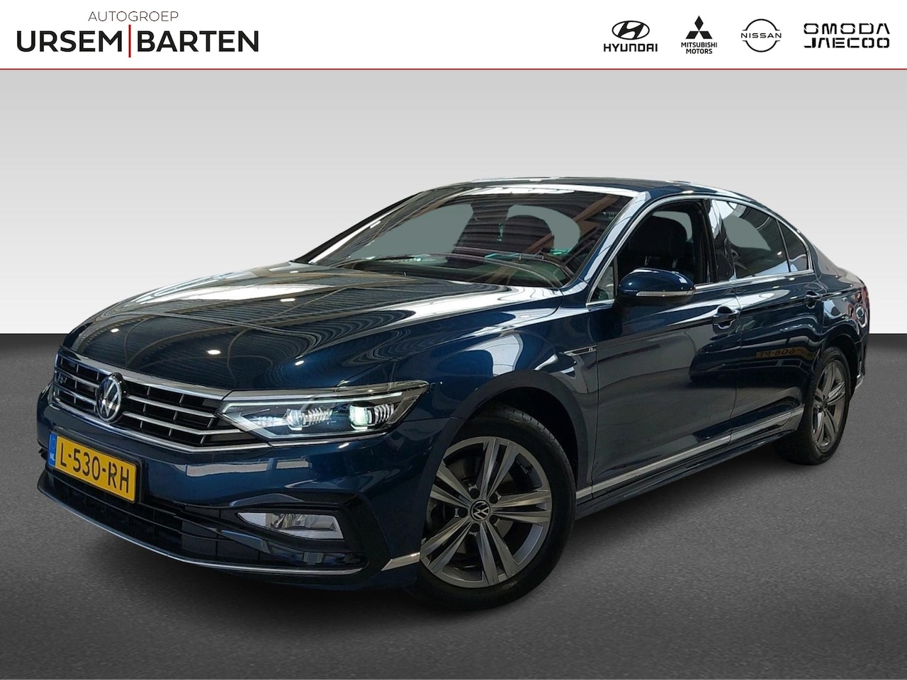 Volkswagen Passat - 1.5 TSI R-Line Business + | Achteruitrijcamera | Extra getint glas | LED achterlichten - AutoWereld.nl