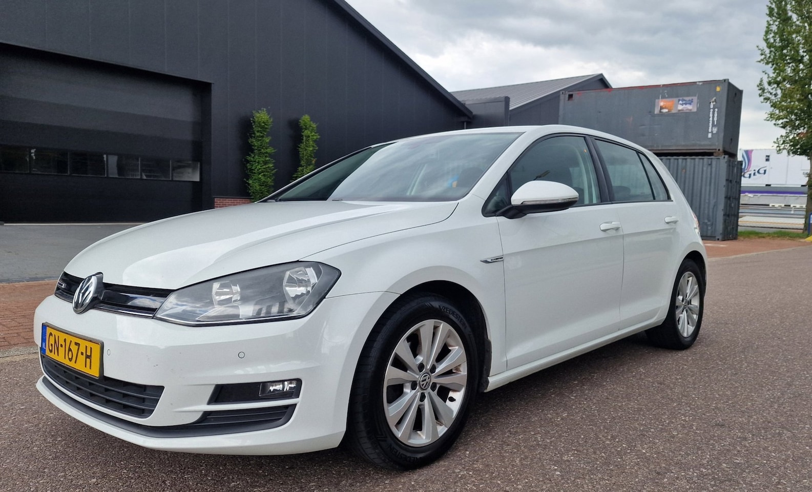 Volkswagen Golf - 1.0 TSI Comfortline PSENSOR NAVI CRUISE TREKHAAK - AutoWereld.nl